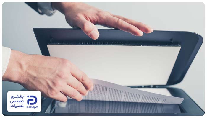 وجود پرز، گرد و غبار یا موی ریز روی سند