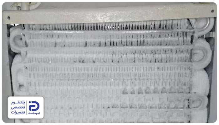 برفک‌زدگی زیاد روی اواپراتور یکی از علت‌های ارور e6 یخچال الکترواستیل