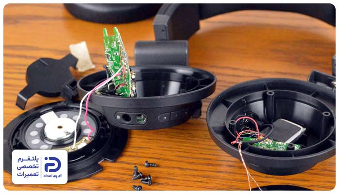 مشکلات سختافزاری (Hardware Fault) یکی از علت های چشمک زدن چراغ هدفون