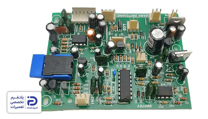 خرابی سختافزاری (برد پنل، برد مانیتور، سوئیچر یا اجزای داخلی دوربین) یکی از علتهای تار شدن تصویر آیفون تصویری