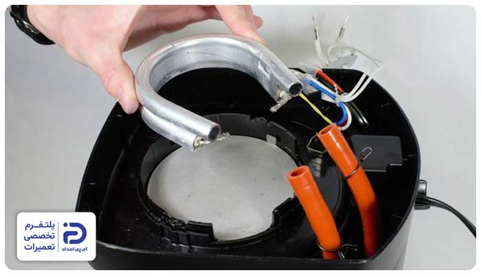 نشتی یا خرابی المنت از دلایل برق داشتن بدنه قهوه‌ساز