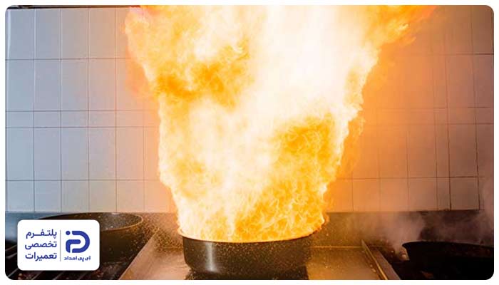 قرار گرفتن مواد قابل اشتعال یا شعله‌ی شعله‌ور نزدیک به هود (مانند روغن داغ، قابلمه شعله‌ور)