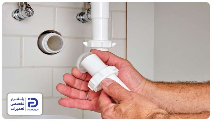 آماده‌سازی لوله‌های آب و فاضلاب روشویی