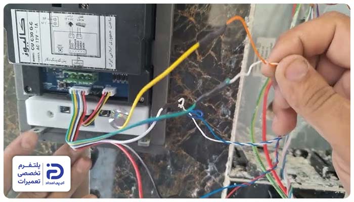 مشکلات سیم‌کشی و اتصالات علت چشمک زدن چراغ آیفون تصویری