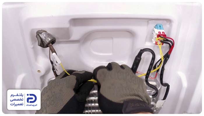 بررسی فیزیکی اتصالات سنسور دیفراست یخچال امرسان