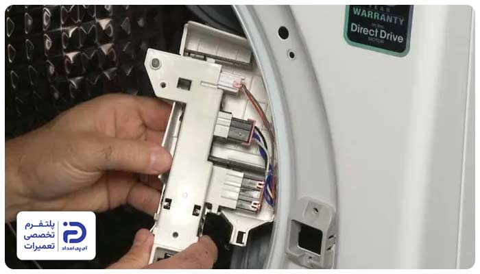 خرابی سیمکشی و سوکتهای درب از دلایل ارور e30 لباسشویی پاکشوما