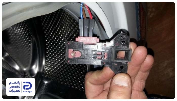 کثیف بودن سنسور قفل از دلایل ارور dE لباسشویی سامسونگ