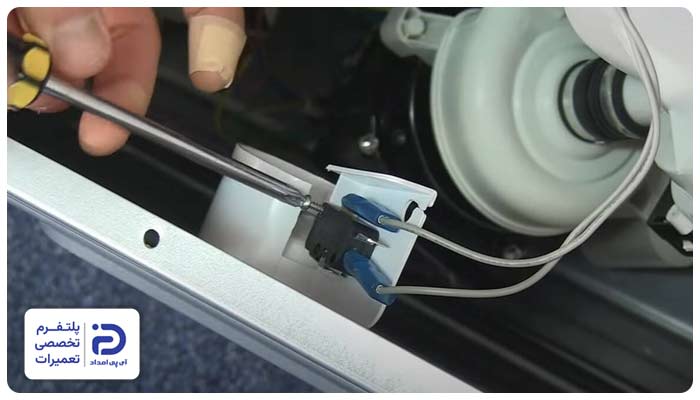 اتصال ناقص یا قطعی سوکت‌های پمپ از دلایل ارور d02 در ماشین ظرفشویی سامسونگ