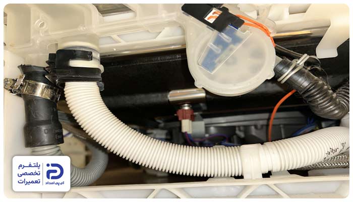 مشکل در لولههای داخلی و اتصالات از دلایل ارور e04 ماشین لباسشویی اسنوا