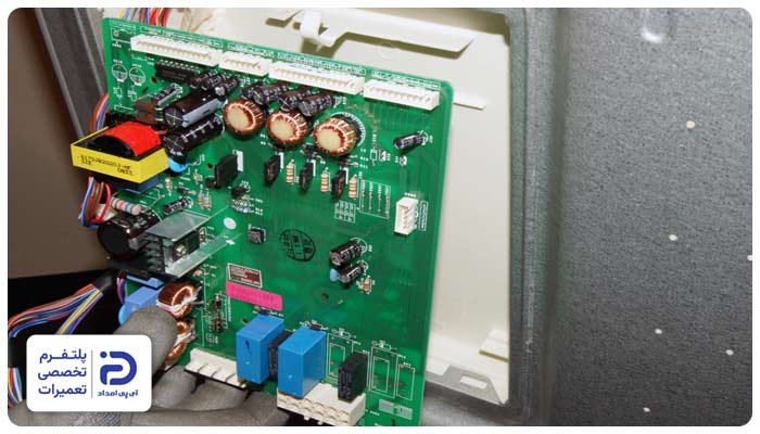 مشکل در برد الکترونیکی از دلایل خطای h1 در یخچال اسنوا