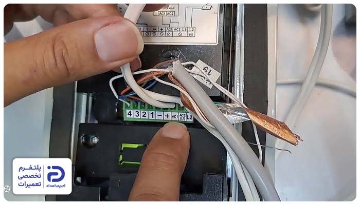 کابل کشی غیر اصولی از دلایل برفکی شدن آیفون تصویری