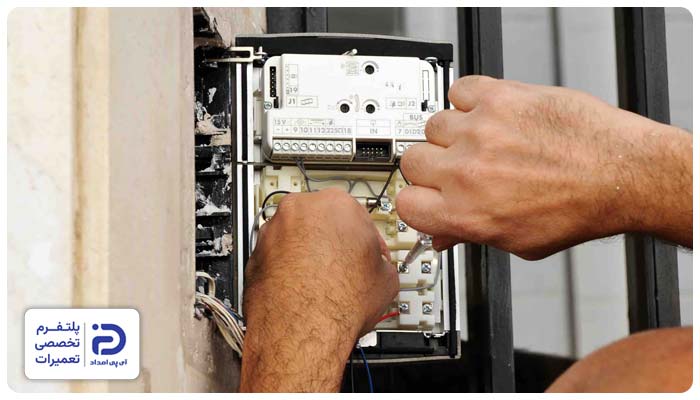 شل بودن اتصالات از دلایل برفکی شدن آیفون تصویری 