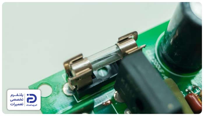 تعویض فیوز آیفون تصویری کوماکس